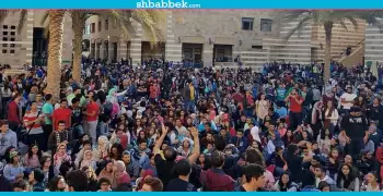 بسبب ارتفاع الأسعار.. طلاب بالجامعة الأمريكية: أبويا مش حرامي| فيديو